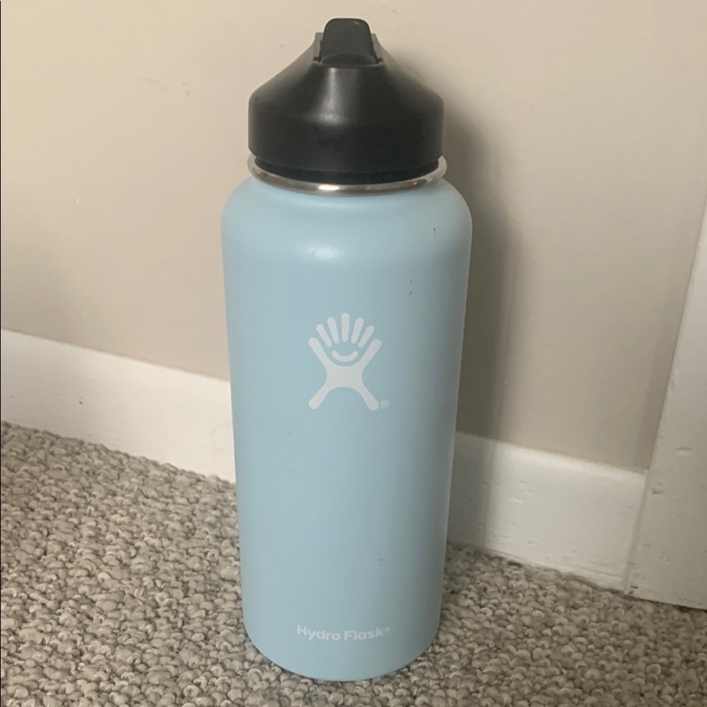 Hydro Flask Sky Blue Bottle with Black Lid